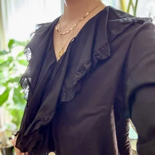 秋口には着るだけでコーデが決まる「ブラウス」が欲しい！