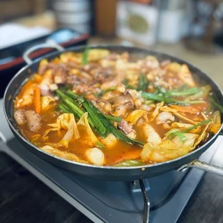 【新大久保】絶品タコ鍋を食べに、韓国料理の老舗「松屋」へ！