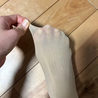 【3COINS】「え、生足…？」スリコの550円“フェイクタイツ”が優秀すぎて、冬の「黒タイツ重たい問題」が即解決！