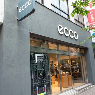 今回伺ったのは…… 「ECCO銀座店」