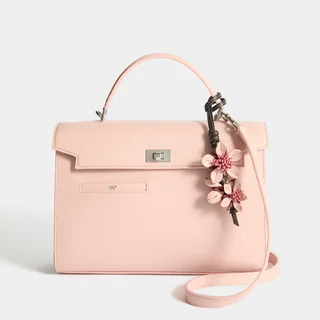 アニヤ・ハインドマーチの桜への愛から生まれた初の『Sakura』コレクションが登場！