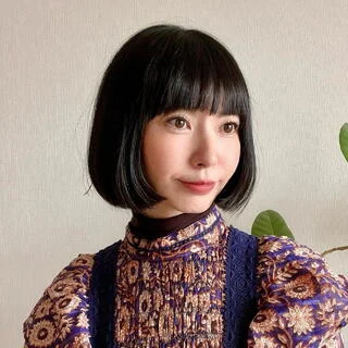 ストレートのツヤ髪が美しい正統派ボブヘア【40代のボブヘア】