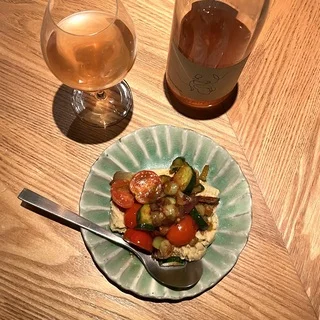 【N iru】絶品の煮込み料理とナチュールを堪能できる人気店