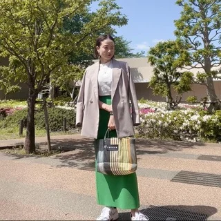 【休日コーデ】鮮やかなグリーンのスカート
