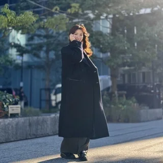 一枚で凛とした印象に！uncrave ロングチェスターコート