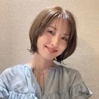 涼しげな軽やかさと動きのあるシルエットで夏らしく【40代のボブヘア】