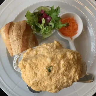 【カジュアル派の日常着】スポーティなカレッジテイストが気になる秋。ネイビーの魅力を再発見_1_1