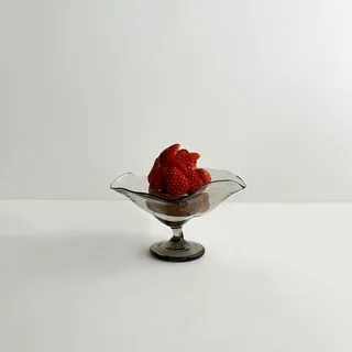 小牧広平さんのガラス器とミレチンクエチェントのスイーツ