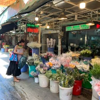 ベトナムの花市場へ。