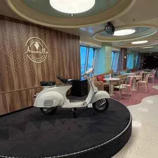 船内のジェラートショップ“アマリリオ”