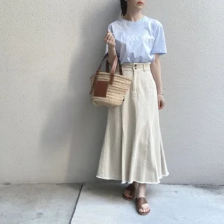【今日のコーデ】きれい色ロゴTシャツ＋スカート