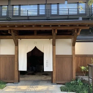 世田谷代田の由縁別邸。都心にありながら一歩入れば非日常感漂う完璧な温泉旅館。
