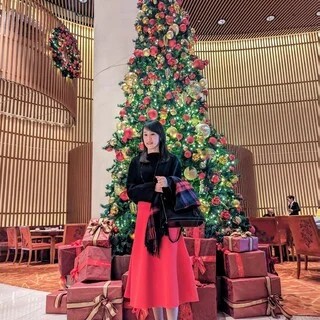 【ファッション部】ザ・ペニンシュラ東京でのランチ会はクリスマスカラーの華やかコーデで♡