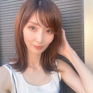 ポニテールもできるアレンジ自在なスタイル【40代のミディアムヘア】