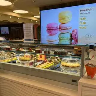 船内のジェラートショップ