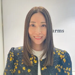 ストレートヘアにカラーで“動き”をプラス【40代のロングヘア】