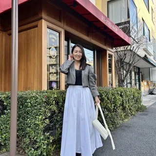 Cygneのショートジャケットで春の大人モノトーンコーデ