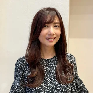 大人の前髪で軽めの印象に。40代のためのロングヘア月間トレンドランキングTOP10