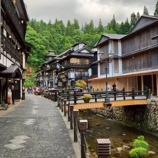 銀山温泉で癒しのひととき。川沿いの温泉と、まさかのスイカ振る舞い!?_1_2-1