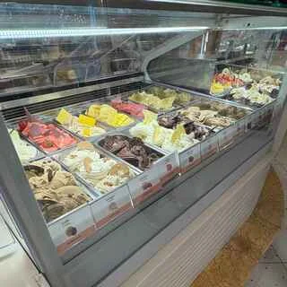 船内のジェラートショップ