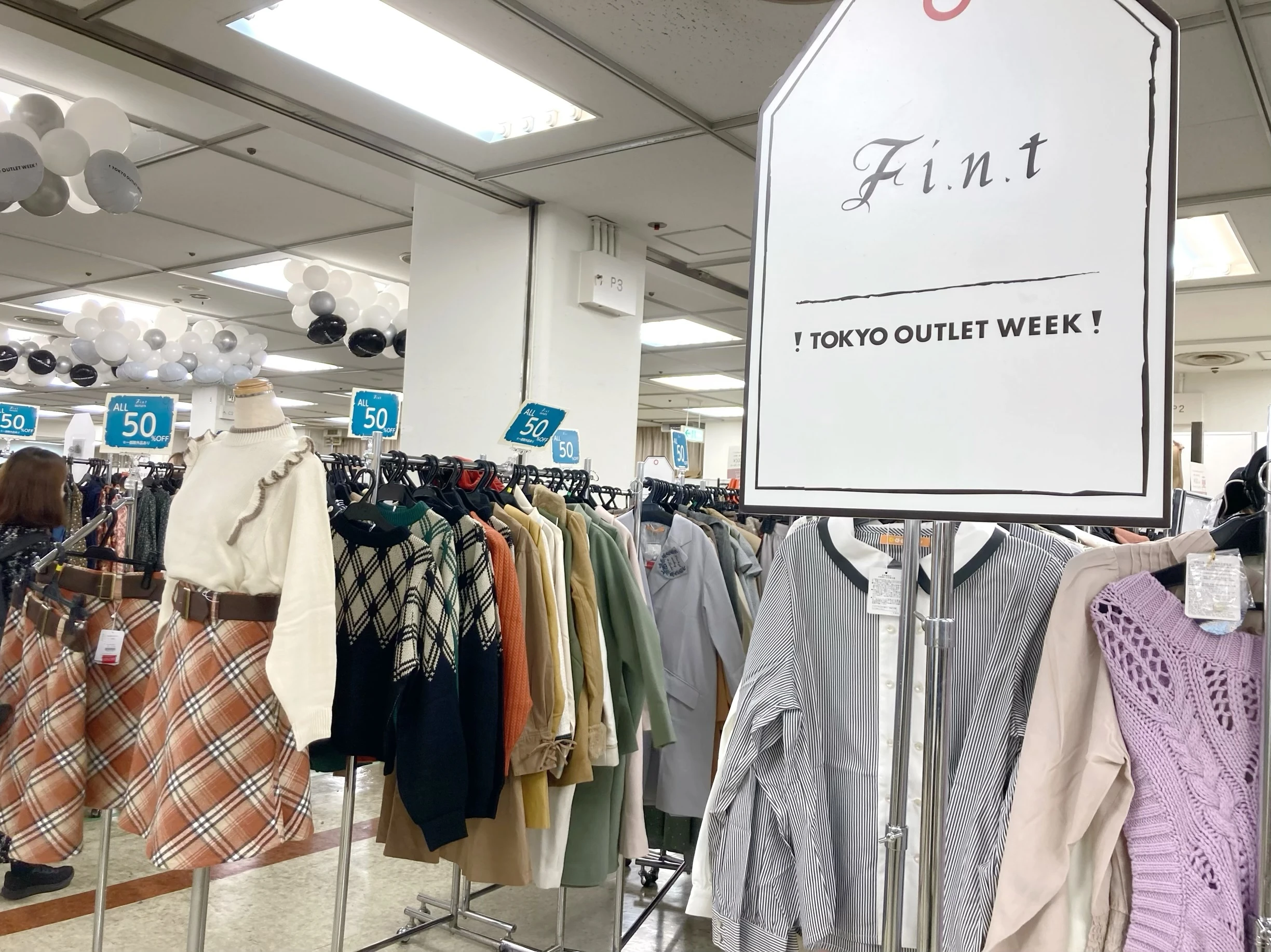 『TOKTO OUTLET WEEK 2023 Autumn/Winter』会場内、「F.i.n.t」のコーナー