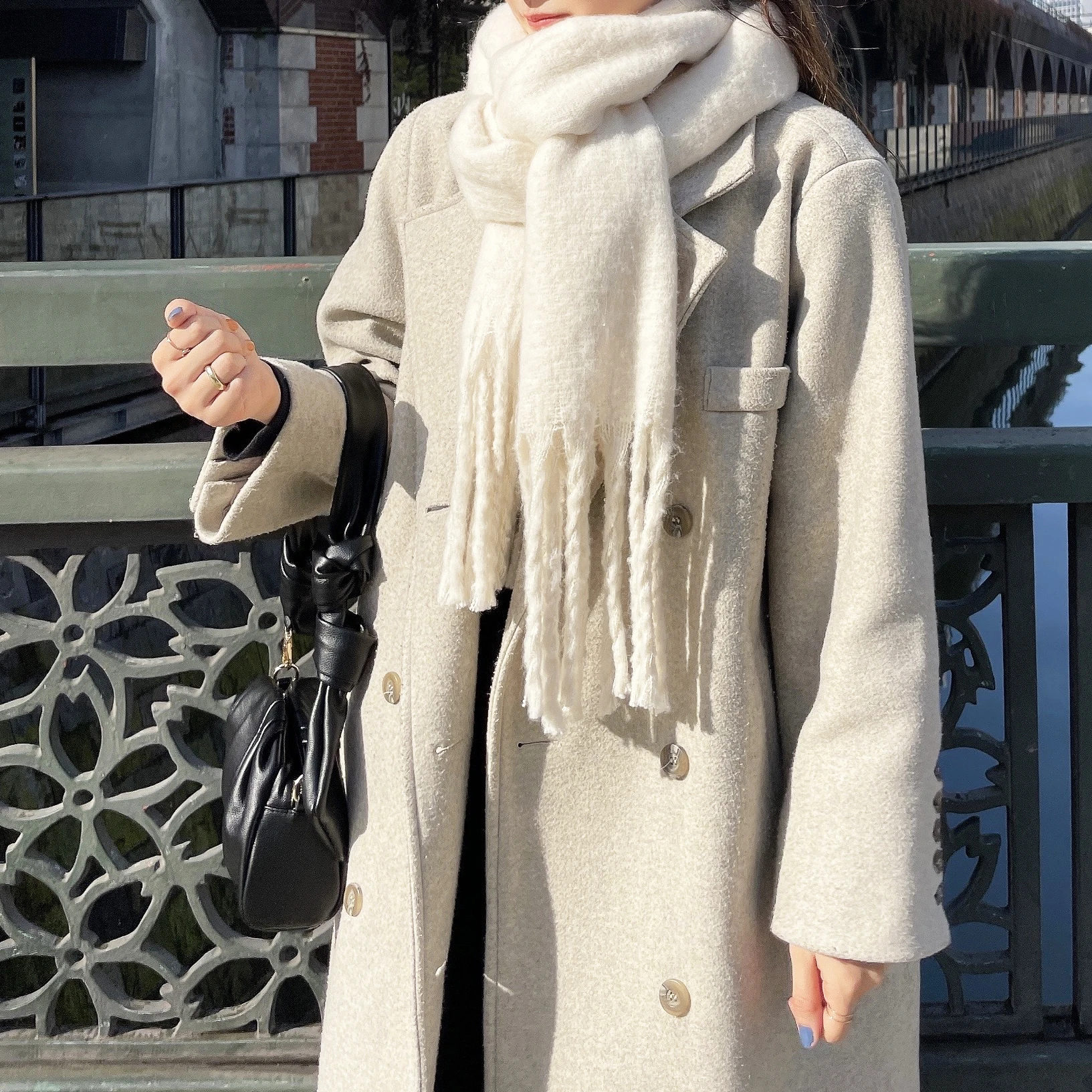 おしゃれと防寒対策の両立ファッション　ロングコートのコーデ