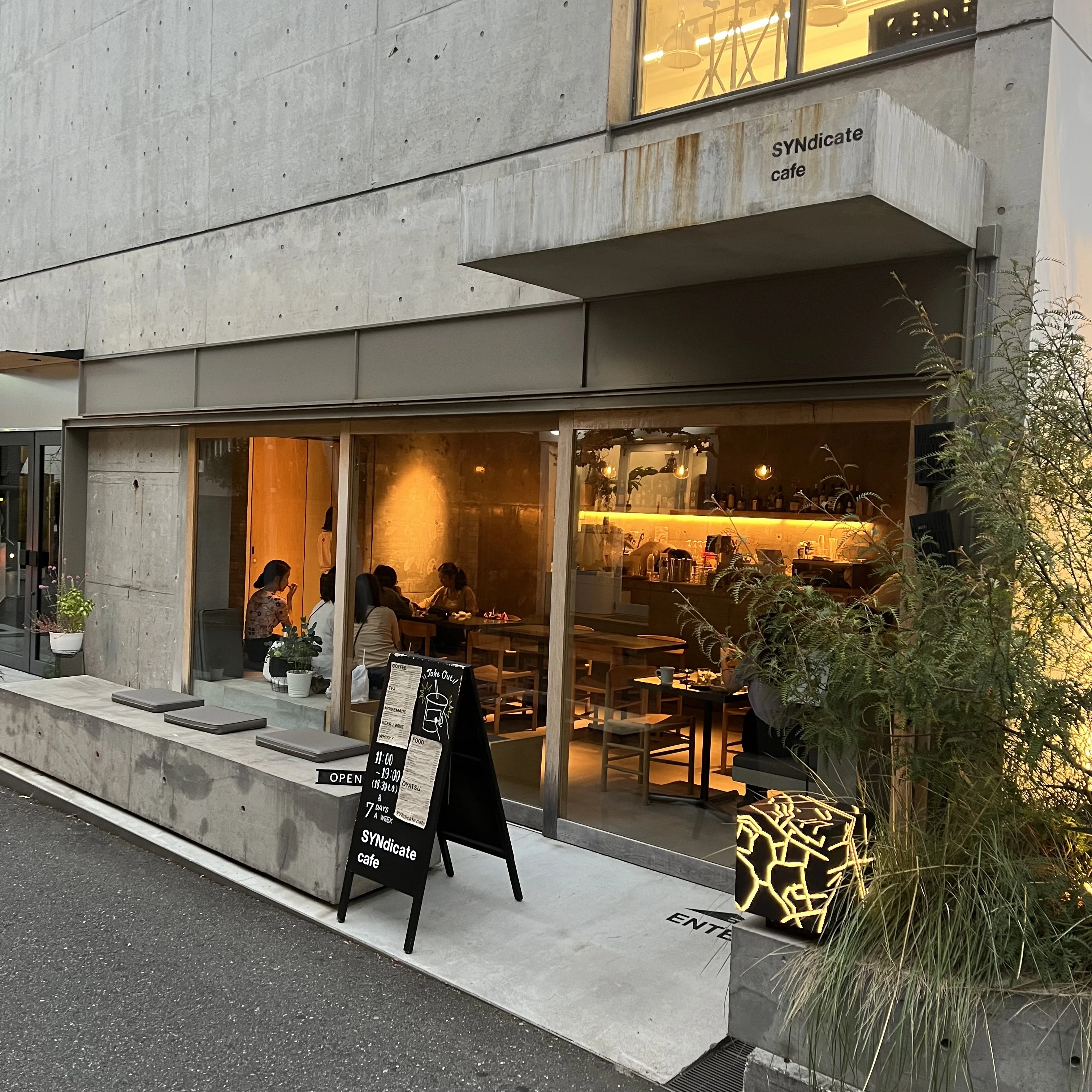 「SYNdicate cafe」の店頭