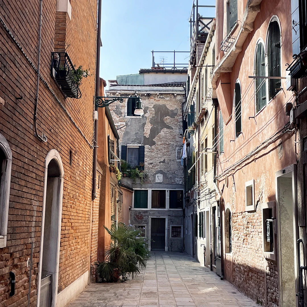 ベネツア　古めかしい建物が集まる住宅街