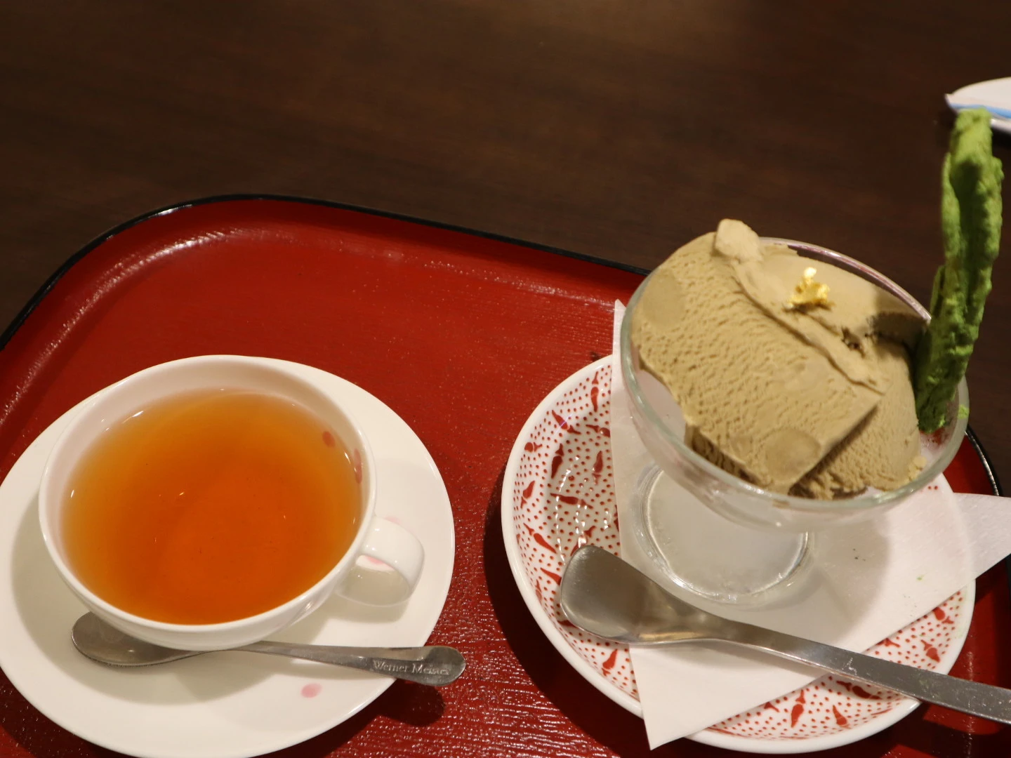 にし茶屋街　桜桃　加賀棒茶のアイスクリーム