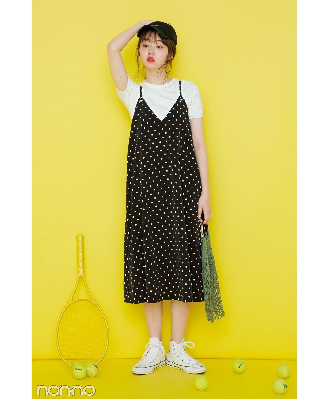 【夏のワンピースコーデ】江野沢愛美は、キャミソールワンピ×Tシャツ＆スニーカーでカジュアルミックスコーデ