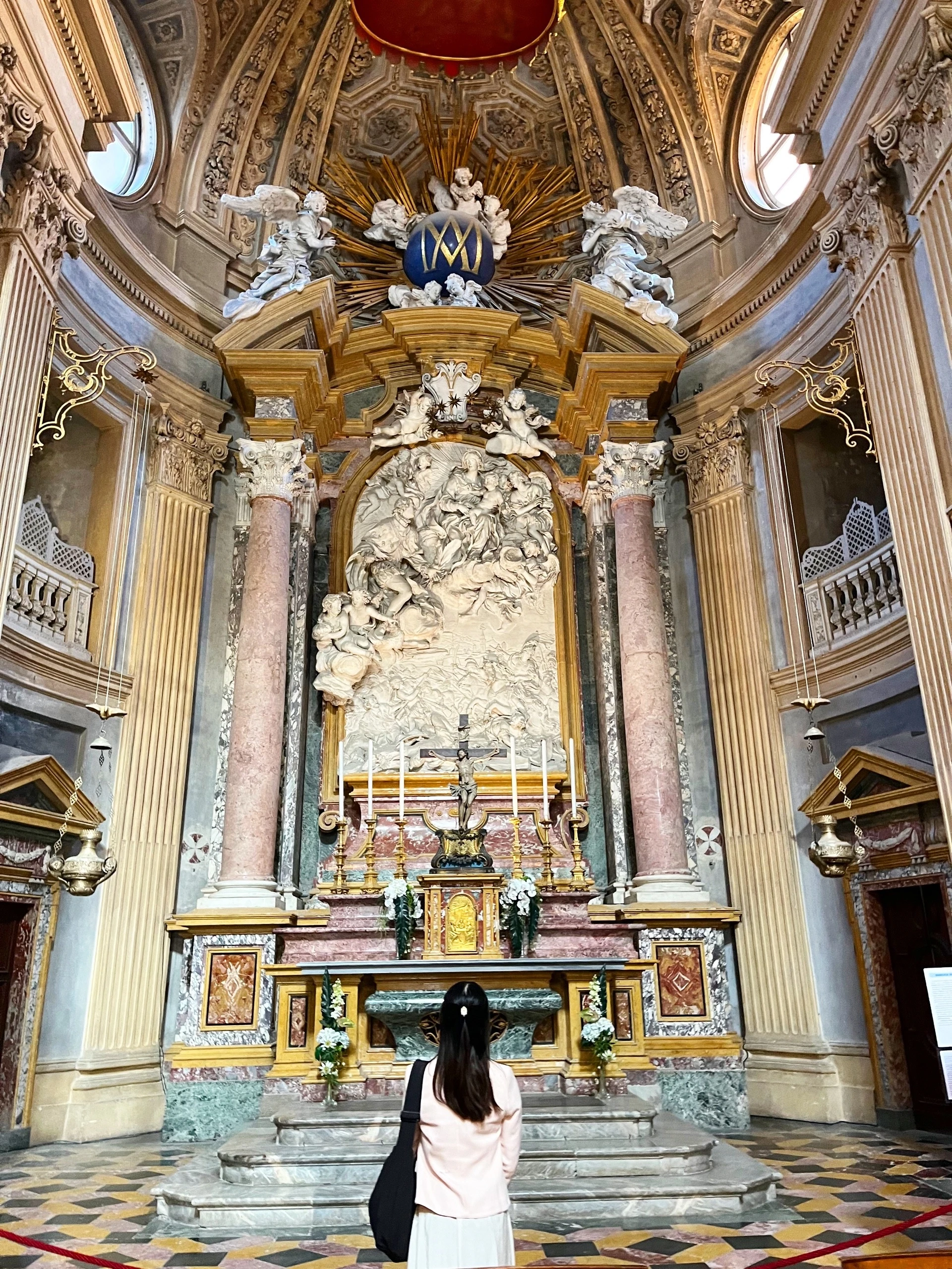 イタリア、トリノのスペルガ大聖堂。聖堂内部。