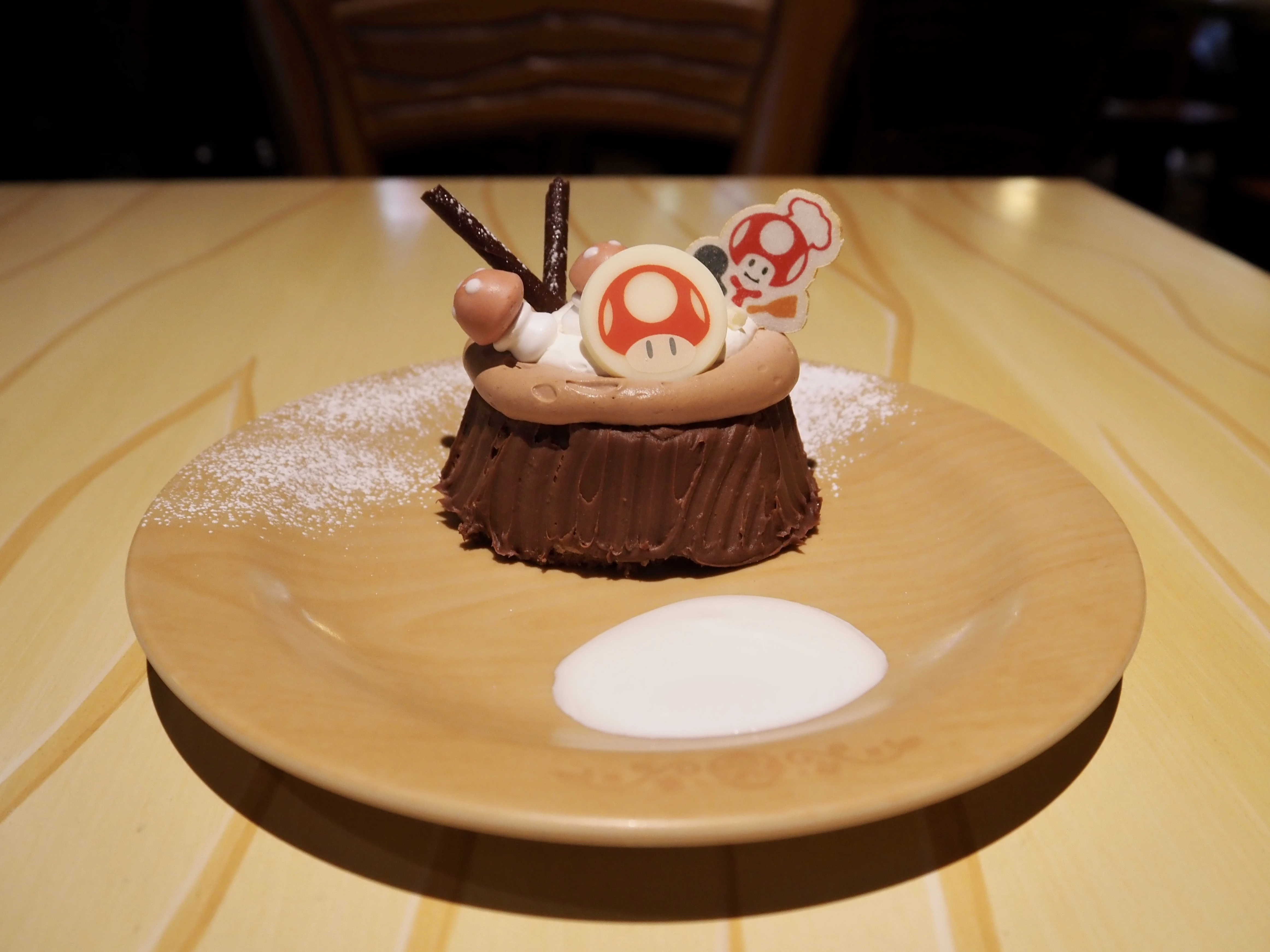 シェフ特製の切り株ケーキ ~チョコレート~　キノピオ・カフェ