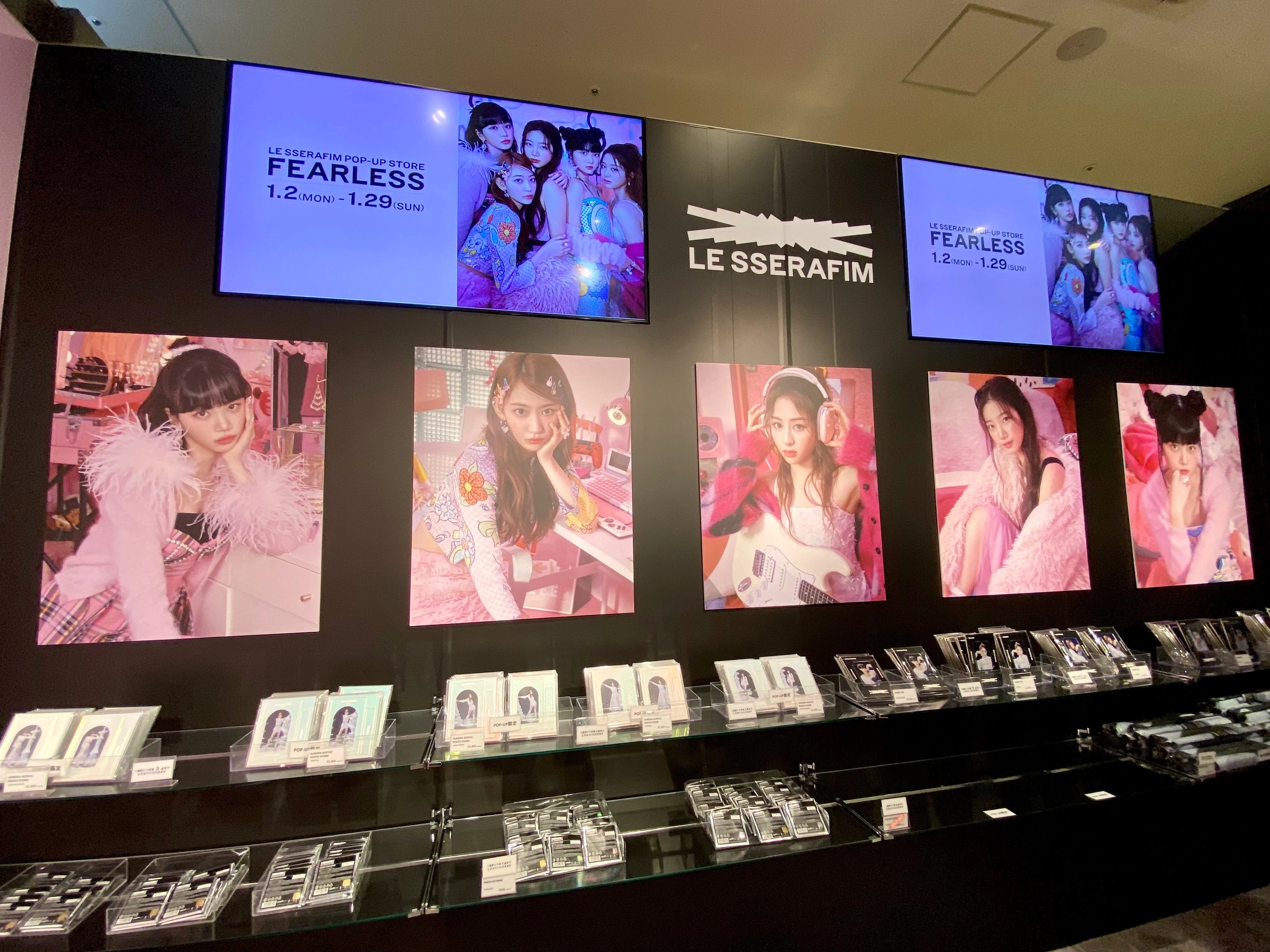 LE SSERAFIM POP-UP STORE ‘FEARLESS’　店内　様子　ルセラフィム  大阪