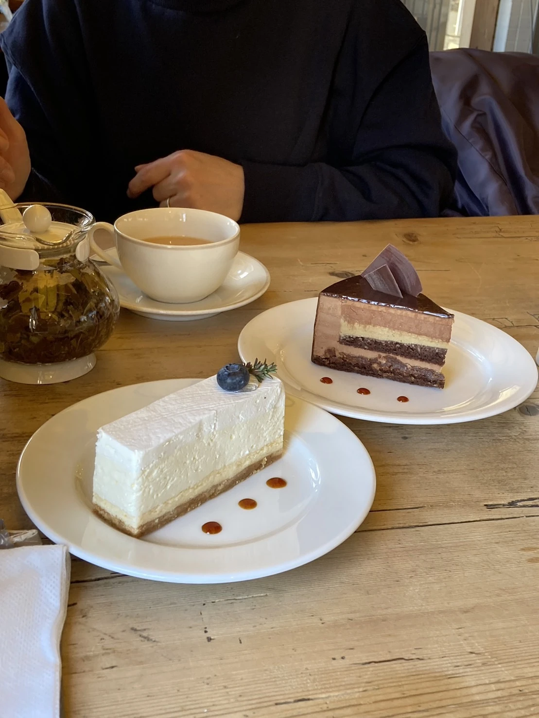 アトリエバーゼルのチョコケーキとレアチーズケーキ