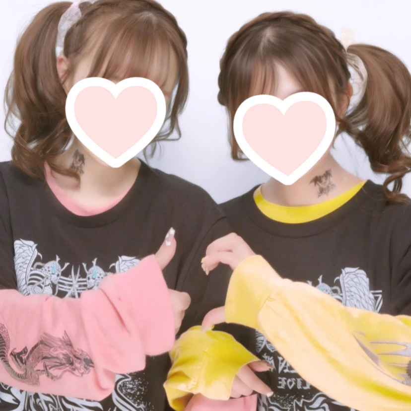 双子コーデ　ツアーTシャツ　メンバーカラー　ピンク　黄色　ヘアメイク
