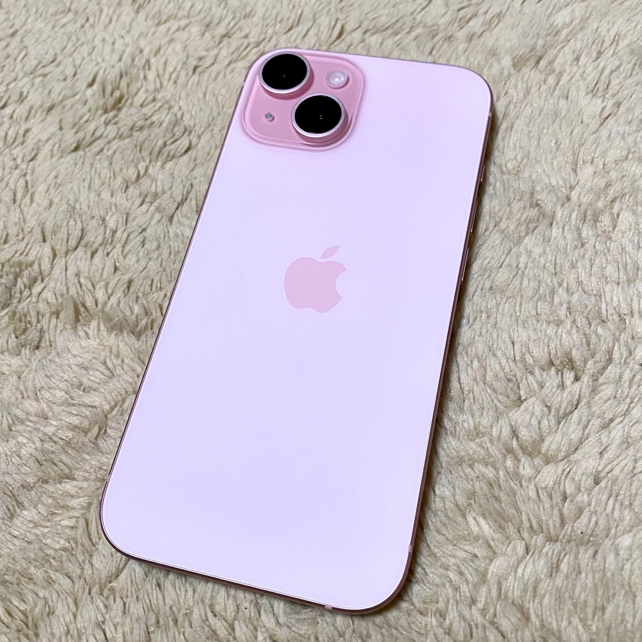 iPhone15　ピンク　カメラレンズをキレイに
