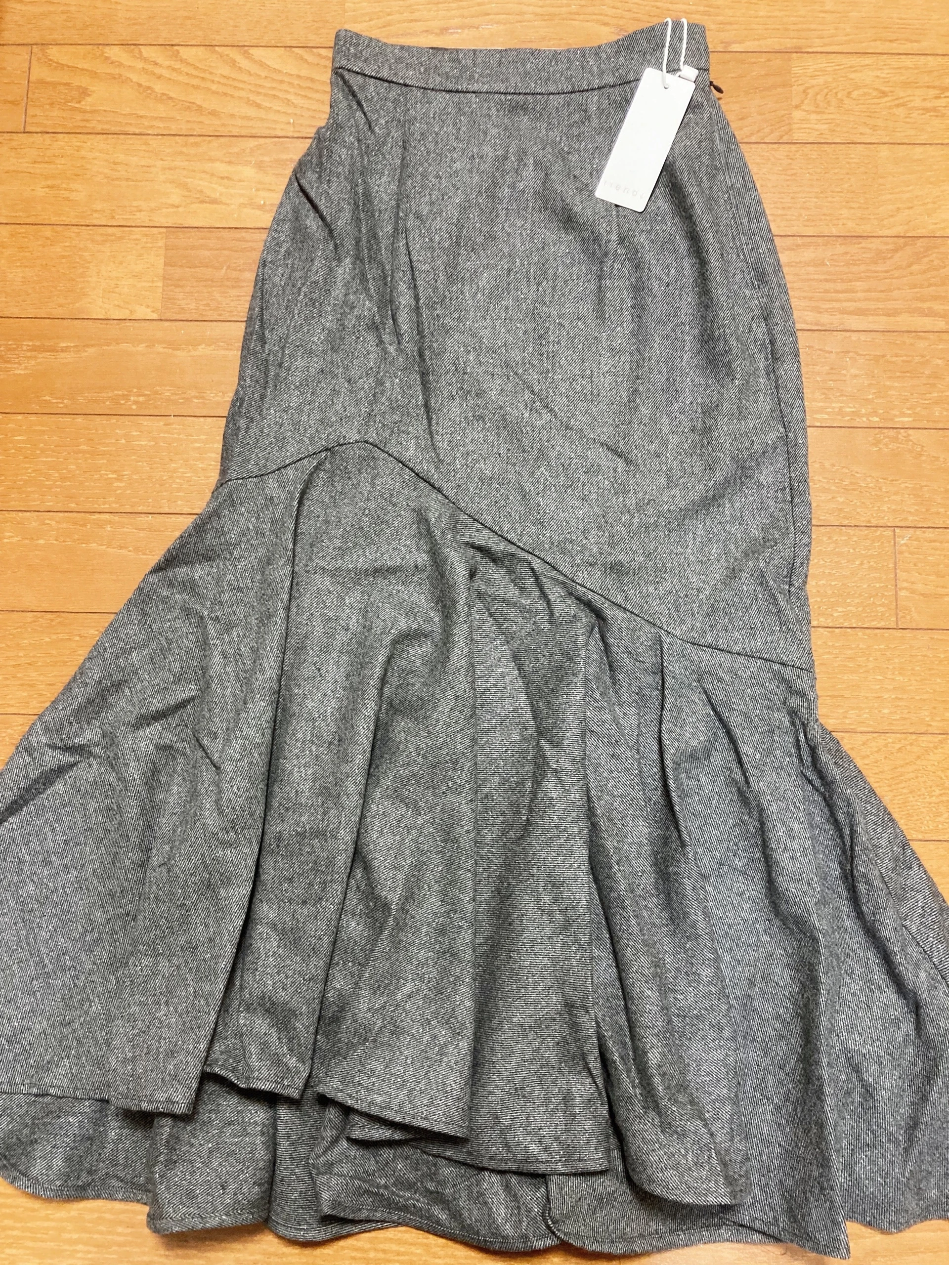 『rienda』グレー系のマーメイドスカート。