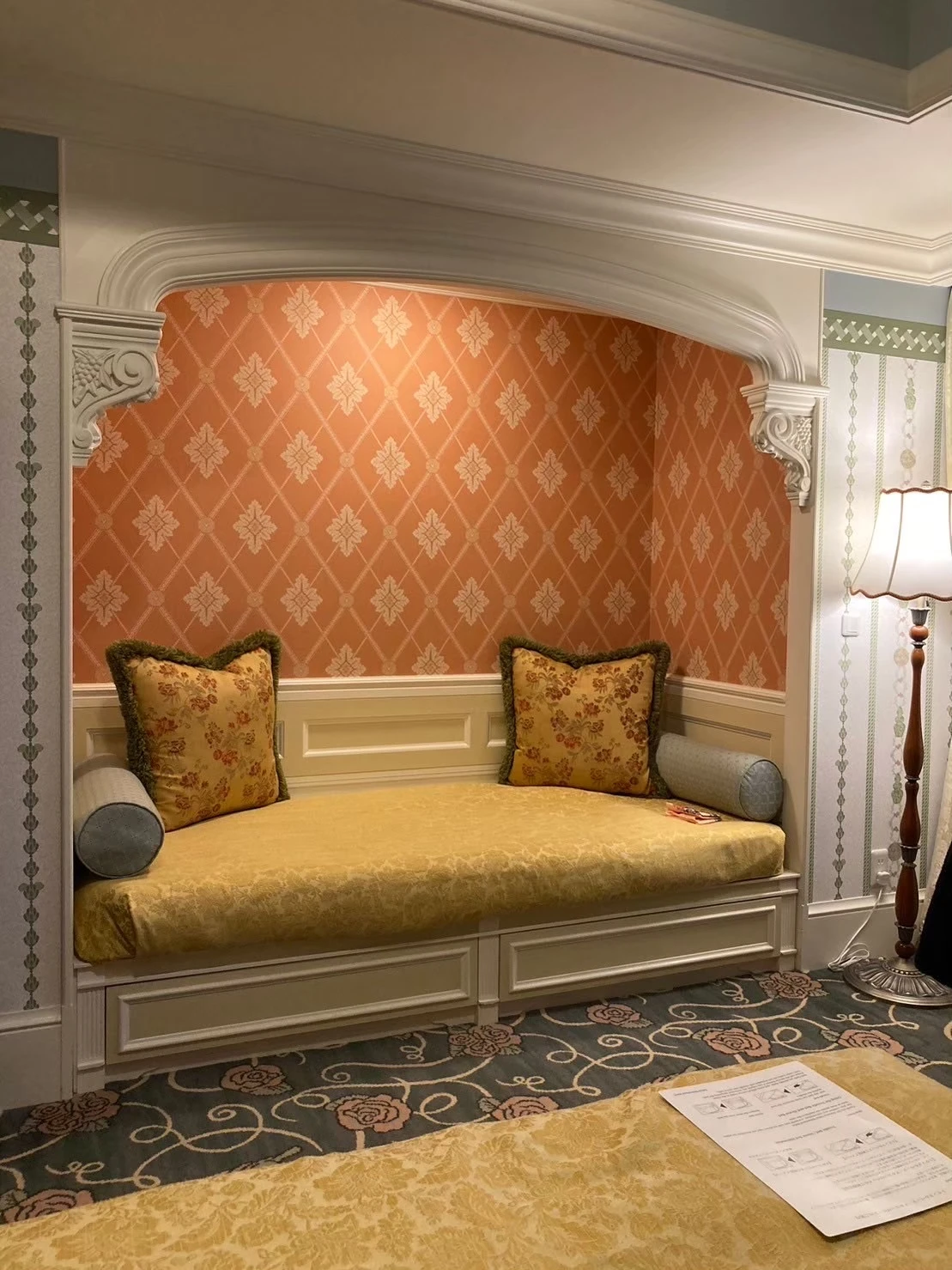ディズニーランドホテルの客室のソファ
