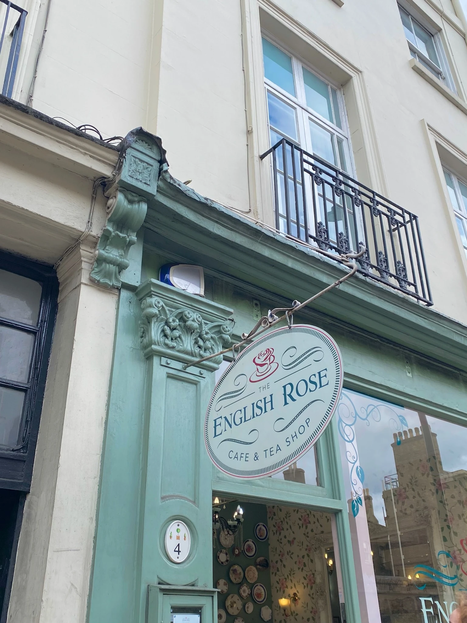 「The ENGLISH ROSE CAFE &amp;TEA SHOP」の看板