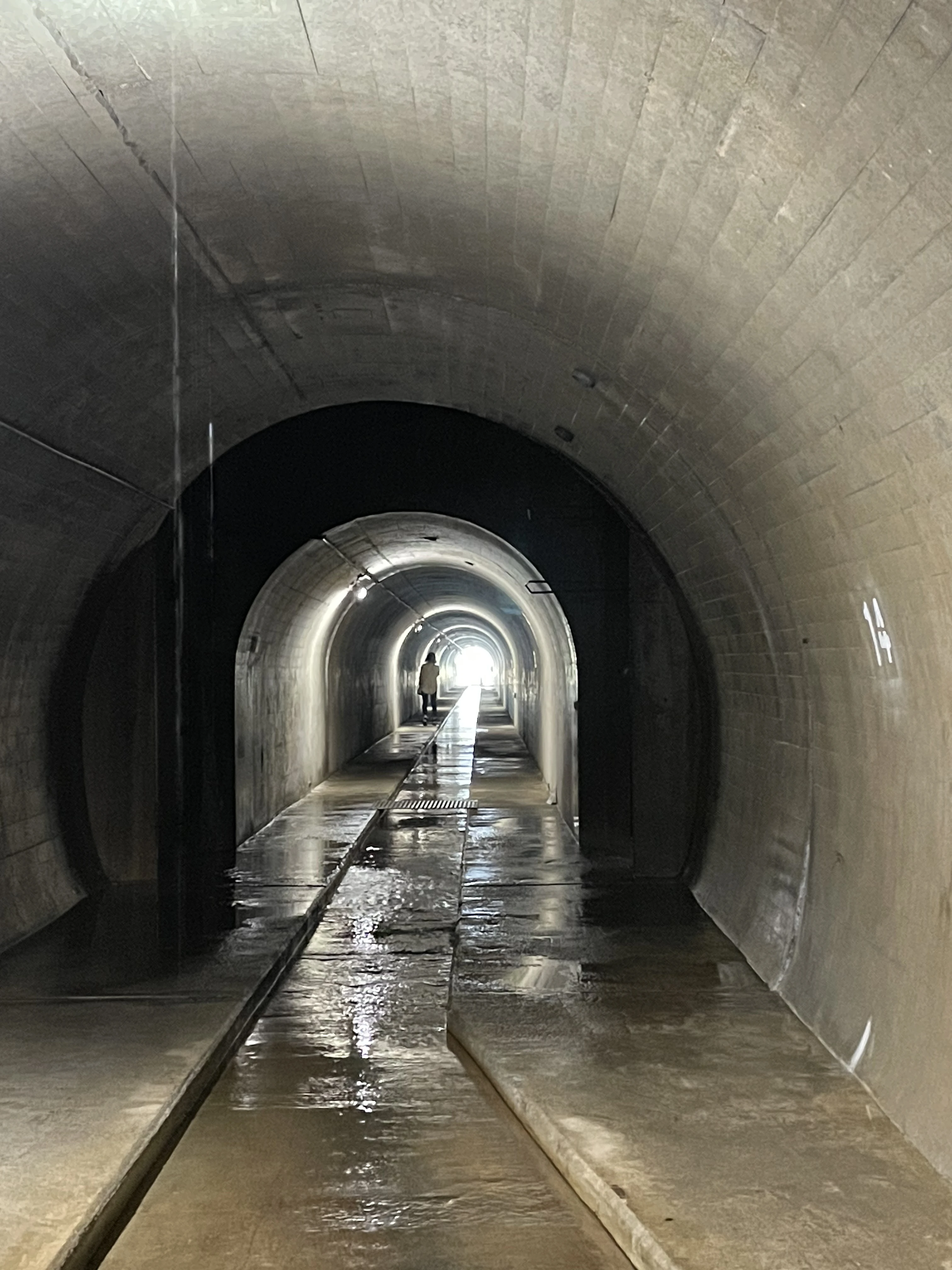 亀の瀬（１号）排水トンネル 内部