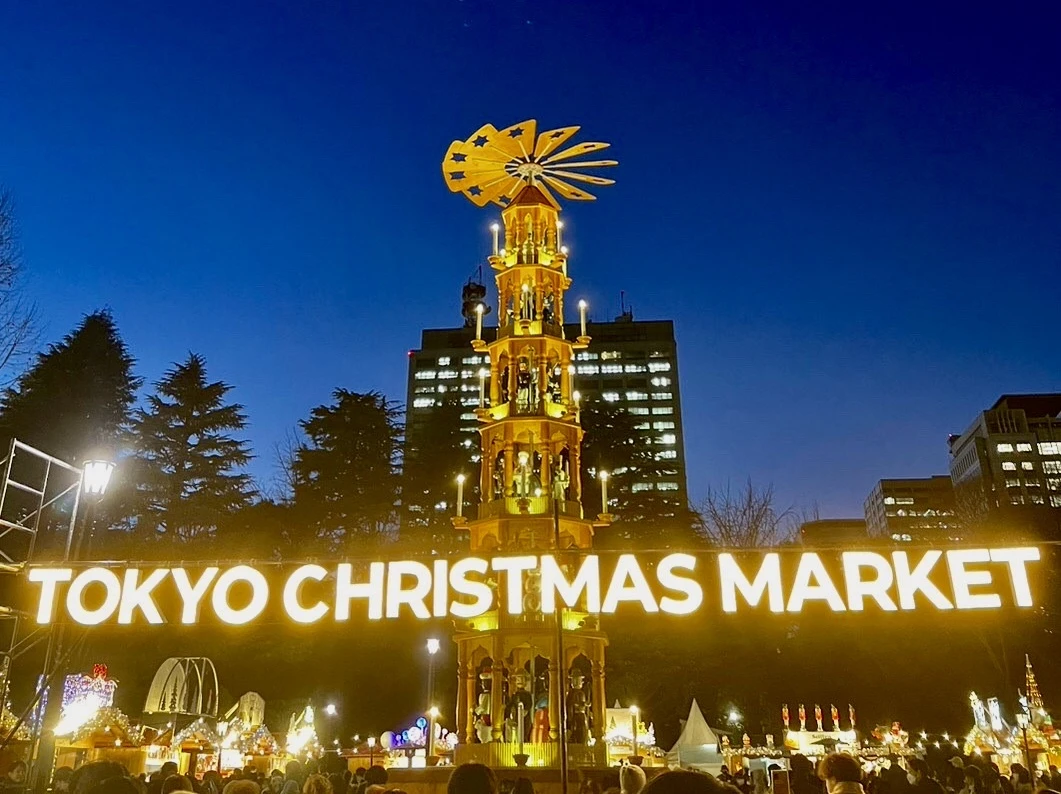 東京クリスマスマーケット　クリスマスピラミッド　クリスマスツリー