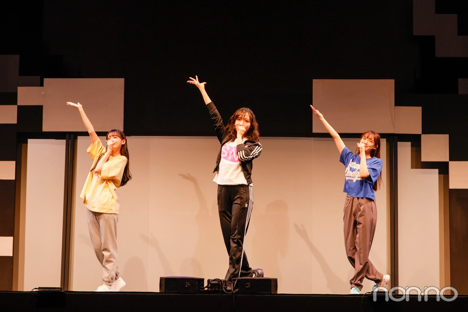 舞台『オッドタクシー 金剛石（ダイヤモンド）は傷つかない』の作中でダンスを披露する、小栗有以さん(AKB48)、鈴木瞳美さん(≠ME)、山口乃々華さん②