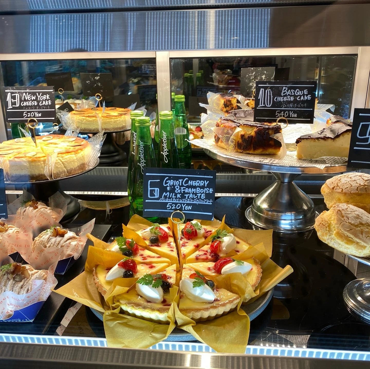 CREA Mfg.CAFE【クレアカフェ】ショーケース　チーズケーキ