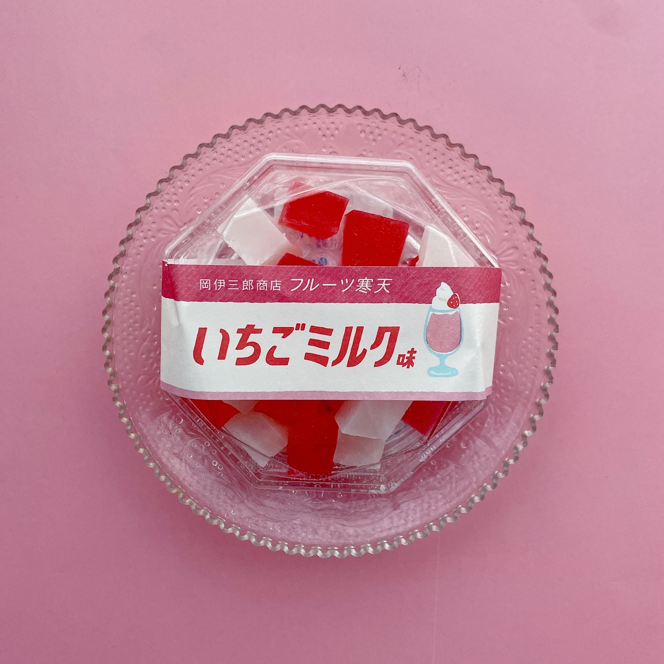 日本百貨店で販売されている琥珀糖「いちごミルク」