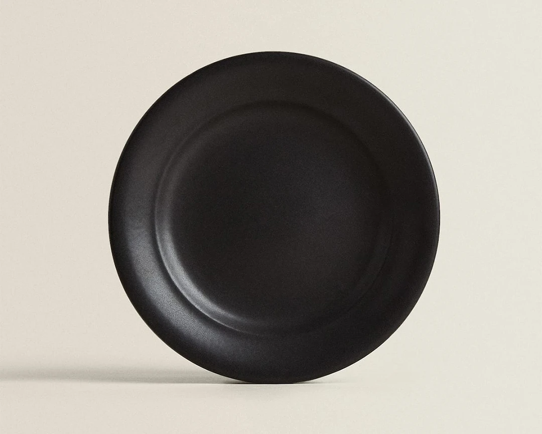 ZARA HOMEの マットブラックデザート皿