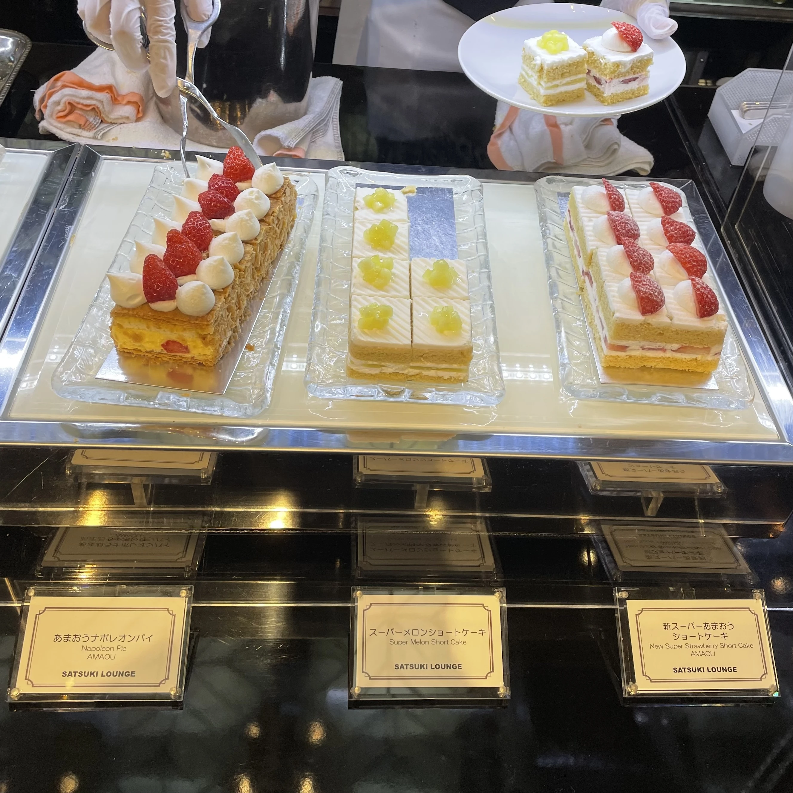 ホテルニューオータニ　大阪　いちごビュッフェ　スーパーショートケーキ　ナポレオンパイ　