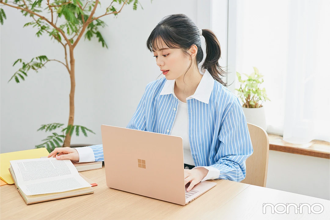 紺野彩夏　じっくり課題に取り組んだり、オンライン授業が多いなら ノートパソコン『Surface Laptop 4』が最適
