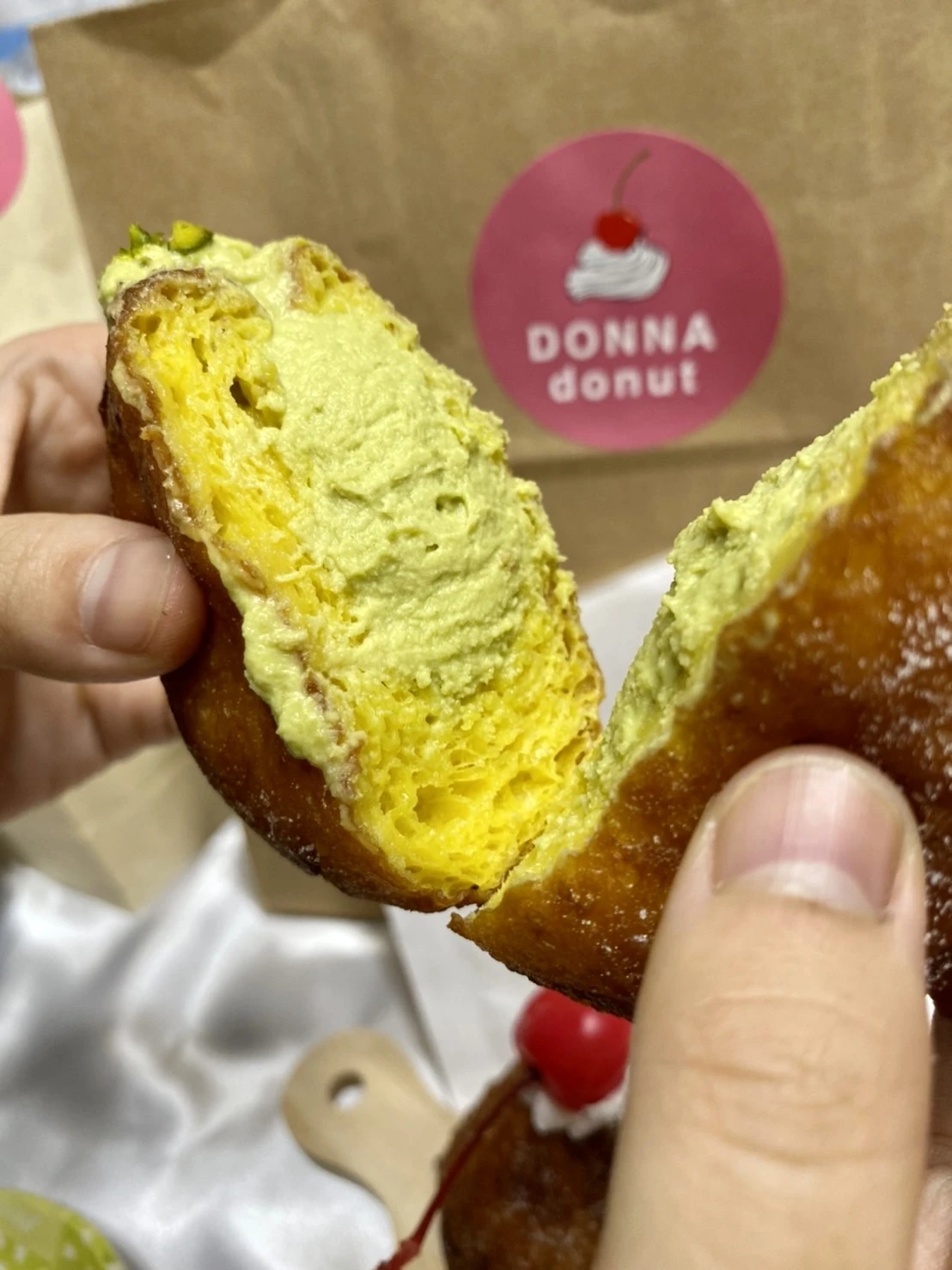 DONNA donut　生ドーナツ　ピスタチオ　大阪ドーナツ