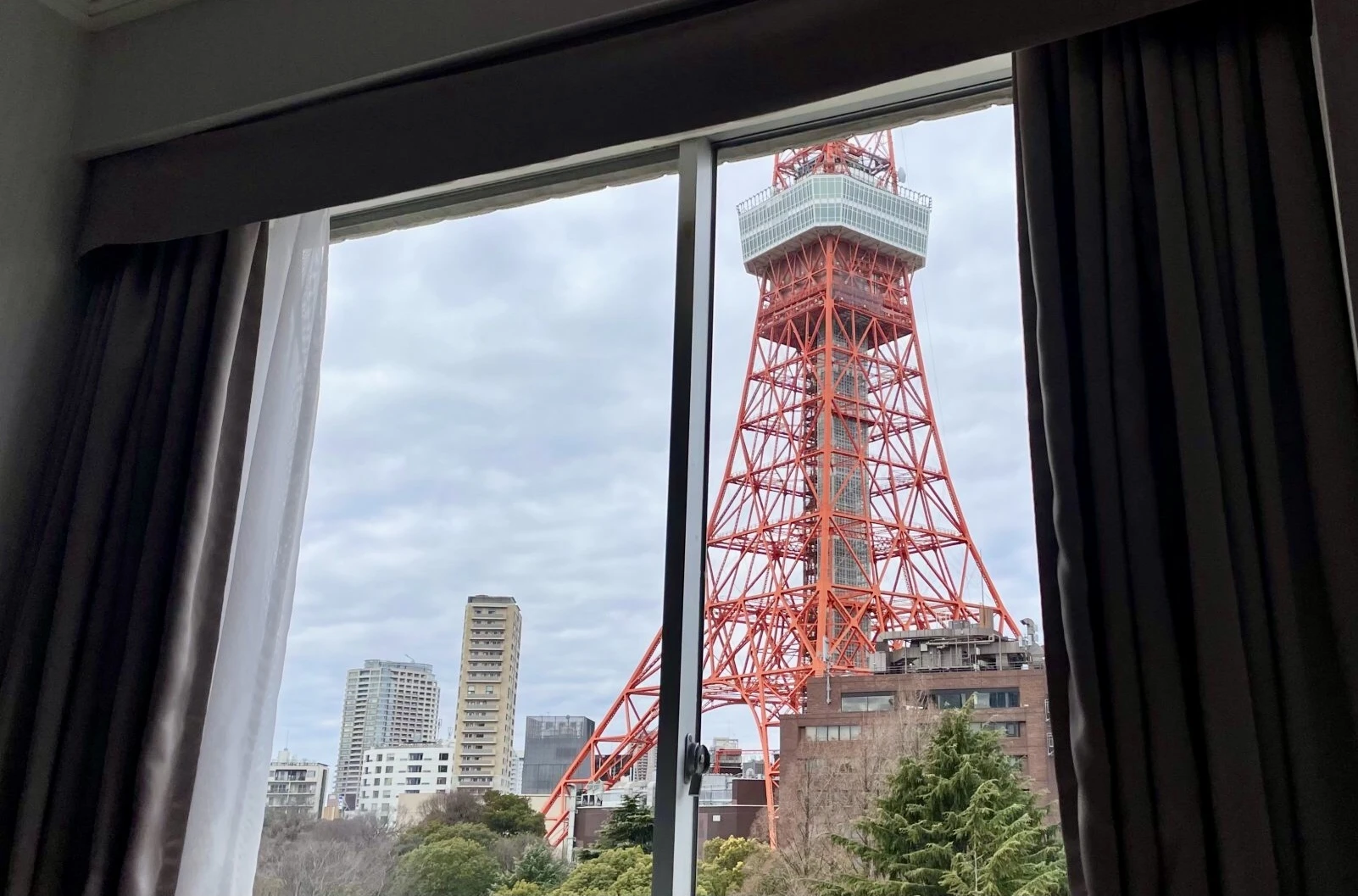 東京プリンスホテルの部屋から見える東京タワー