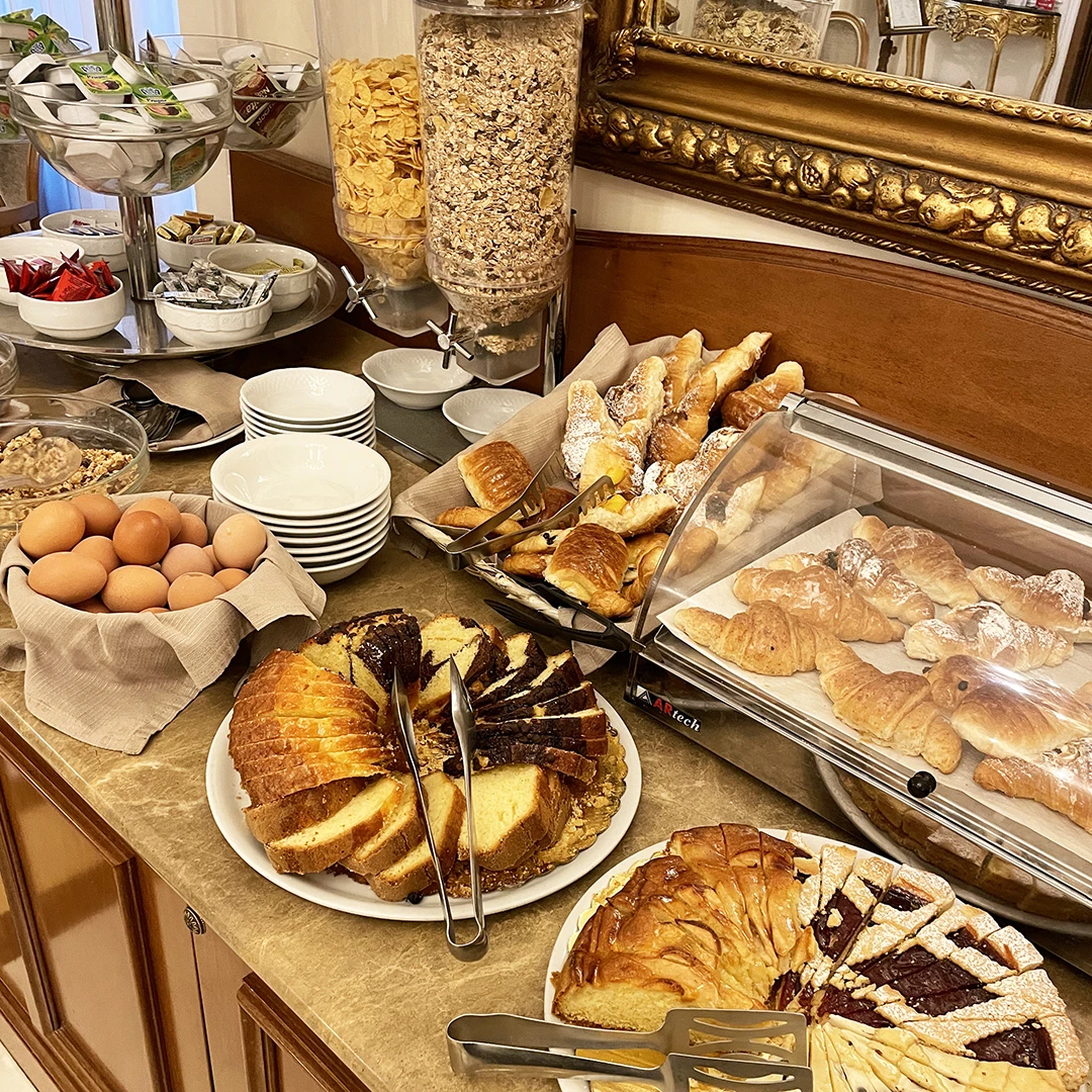 「ホテル ヴィラ ピンチアーナ」の朝食サービス